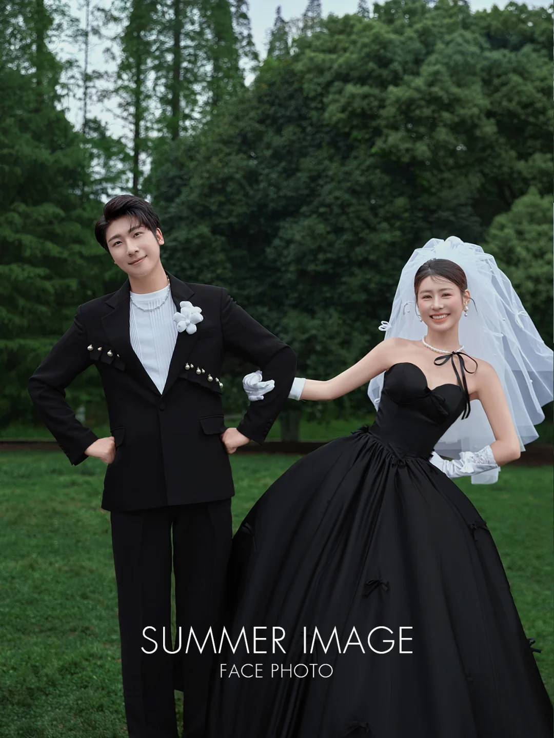 谁说甜妹不能拍黑纱草坪婚纱照⁉️