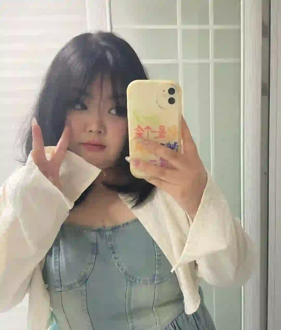 我是一个只会比耶的女人👩