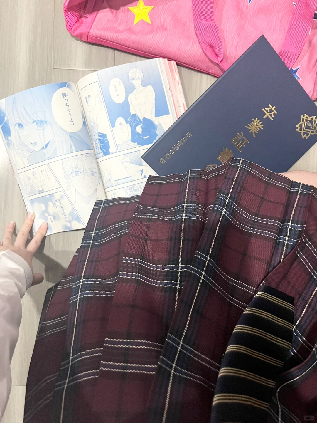 深红色真的太显白了啊啊啊啊谁穿谁知道