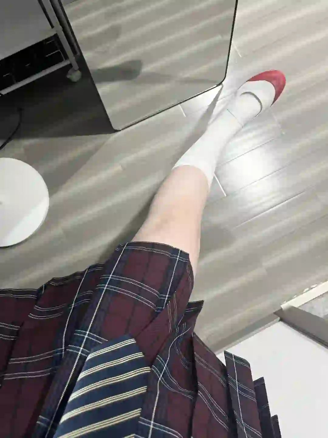 深红色真的太显白了啊啊啊啊谁穿谁知道