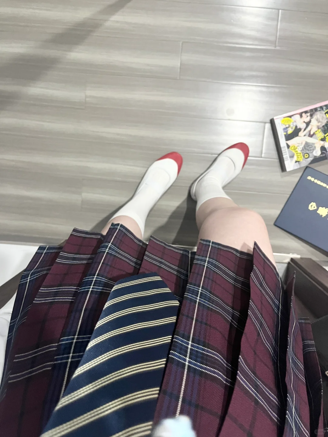 深红色真的太显白了啊啊啊啊谁穿谁知道