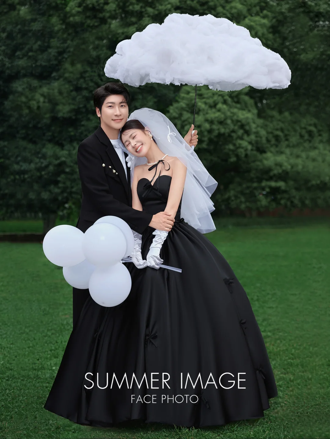 谁说甜妹不能拍黑纱草坪婚纱照⁉️