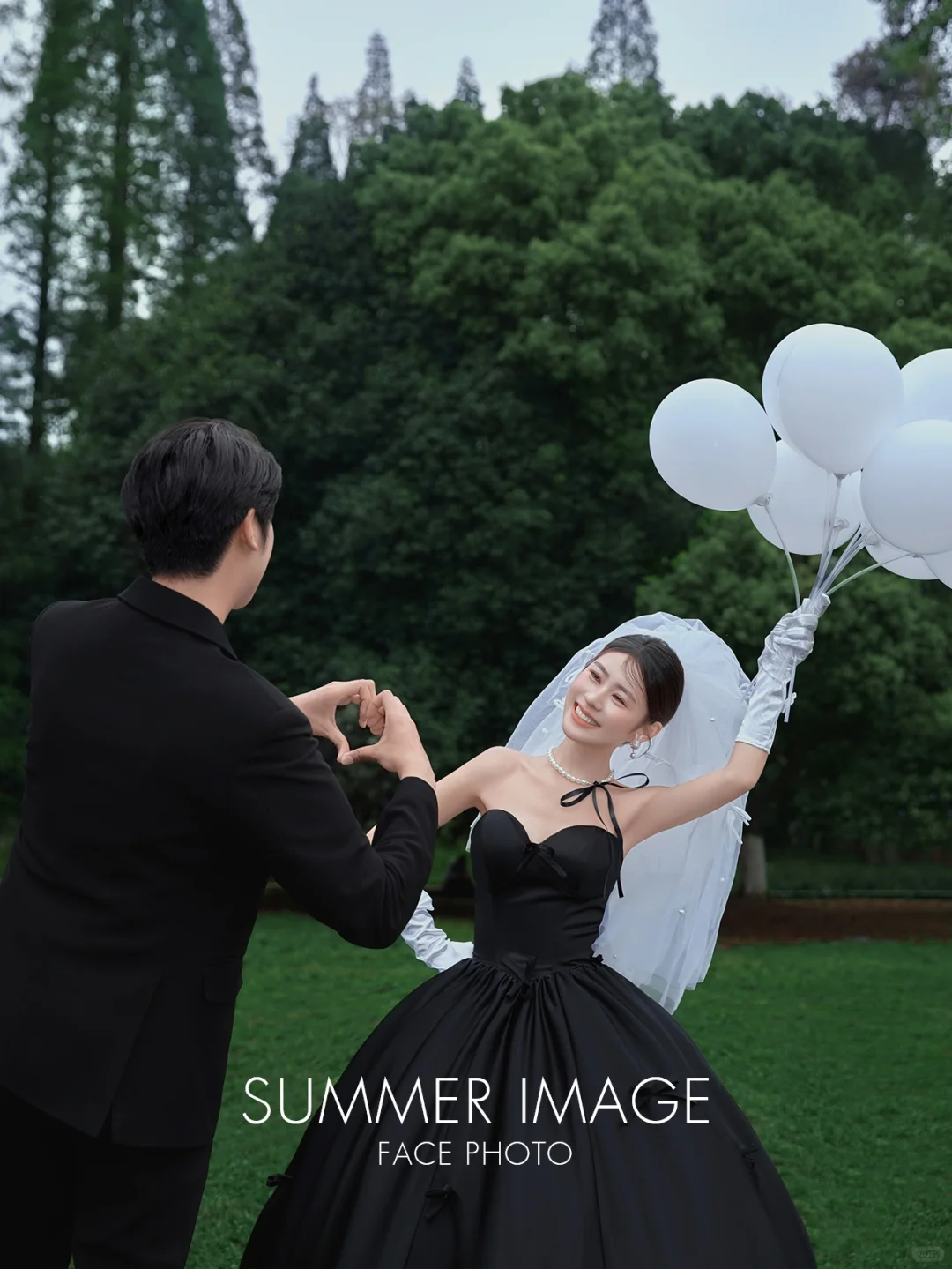 谁说甜妹不能拍黑纱草坪婚纱照⁉️