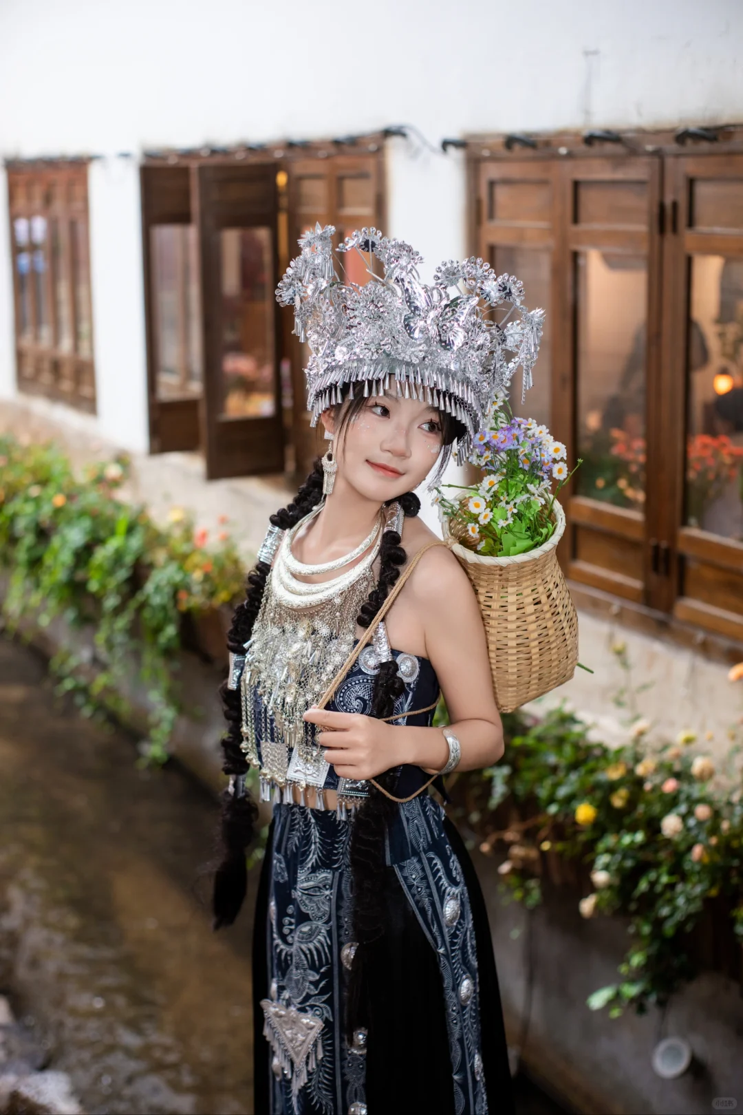 二百大洋拍的民族服饰太🉑了
