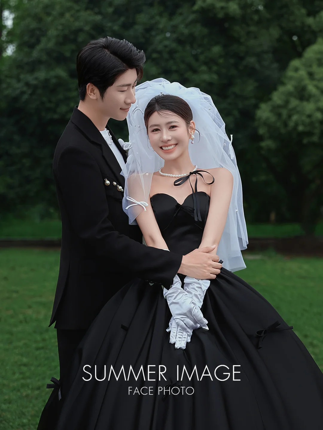 谁说甜妹不能拍黑纱草坪婚纱照⁉️