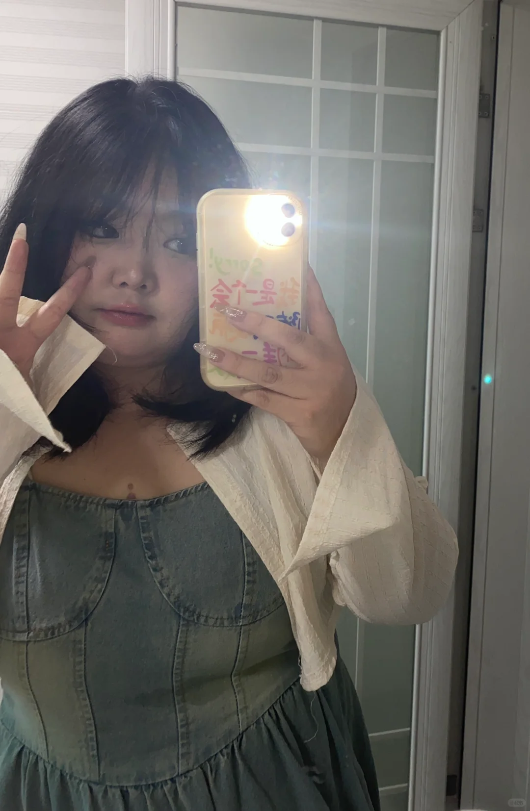 我是一个只会比耶的女人👩