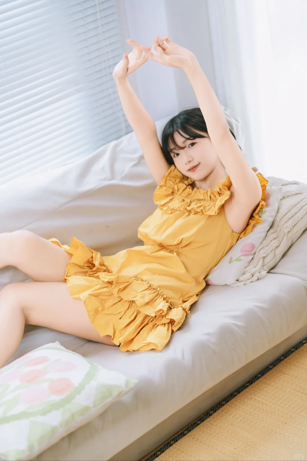 夏日炎炎，西瓜很甜，甜妹更甜