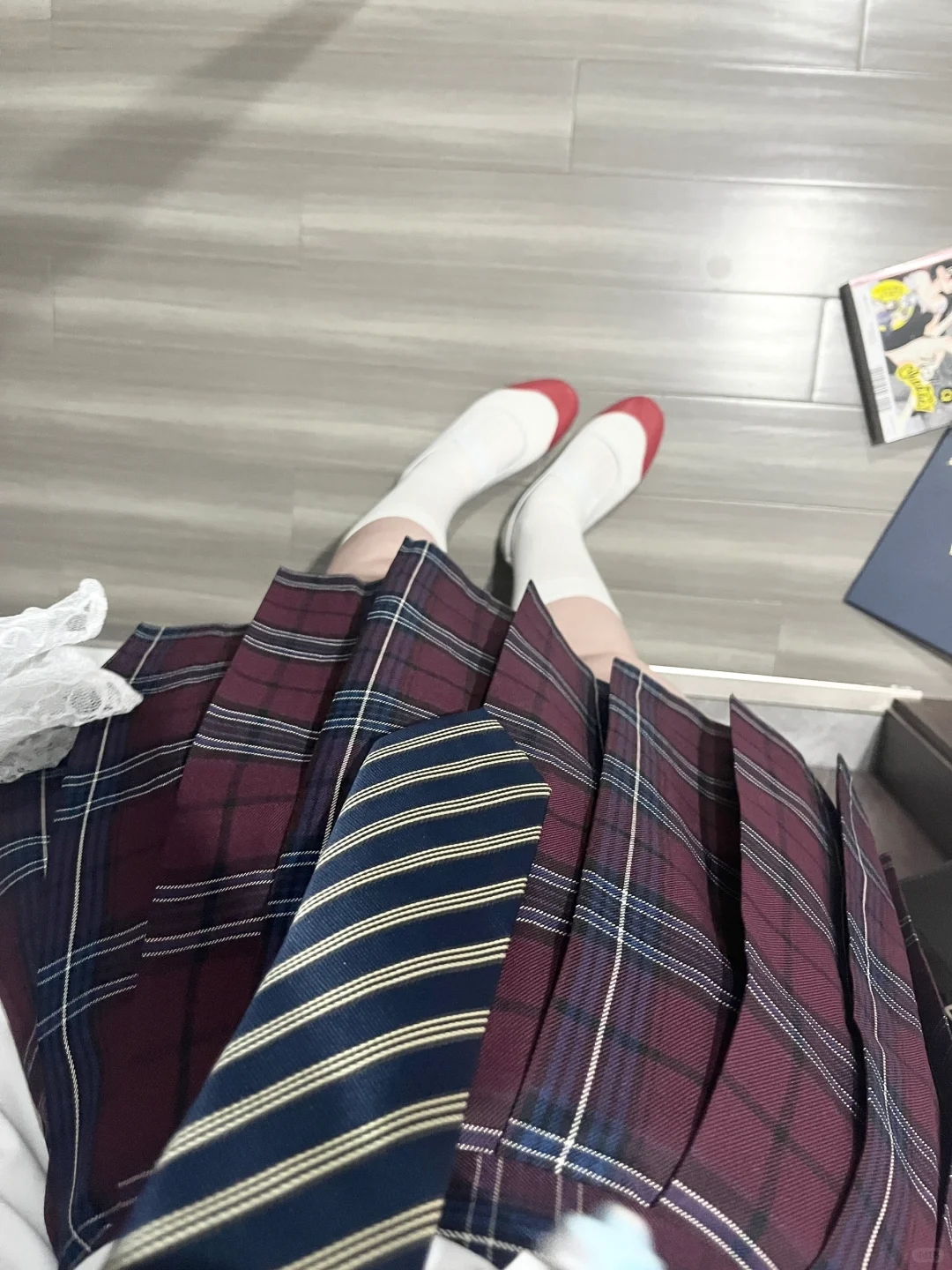 深红色真的太显白了啊啊啊啊谁穿谁知道