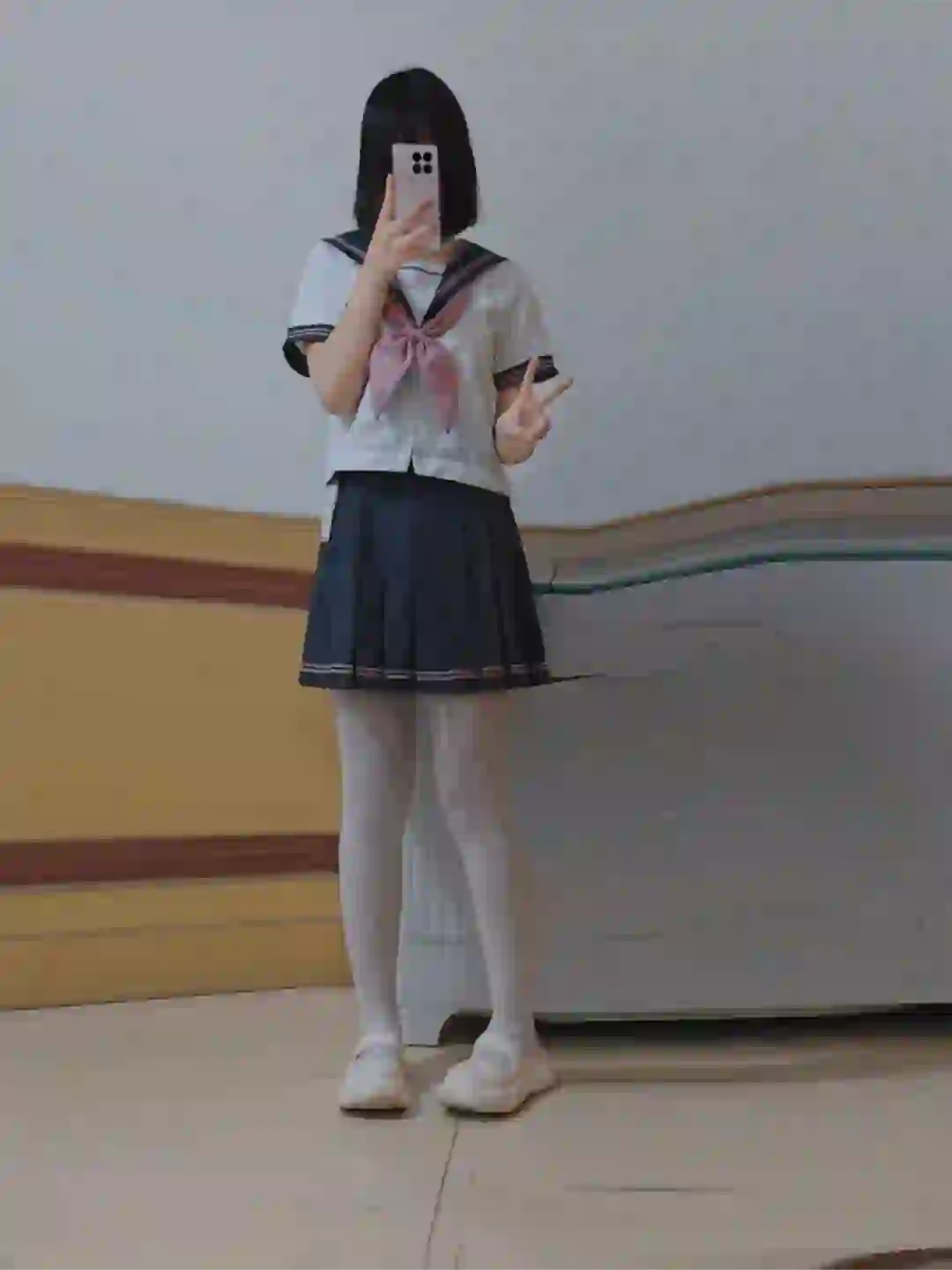 急！在线求姐妹的jk拍照姿势