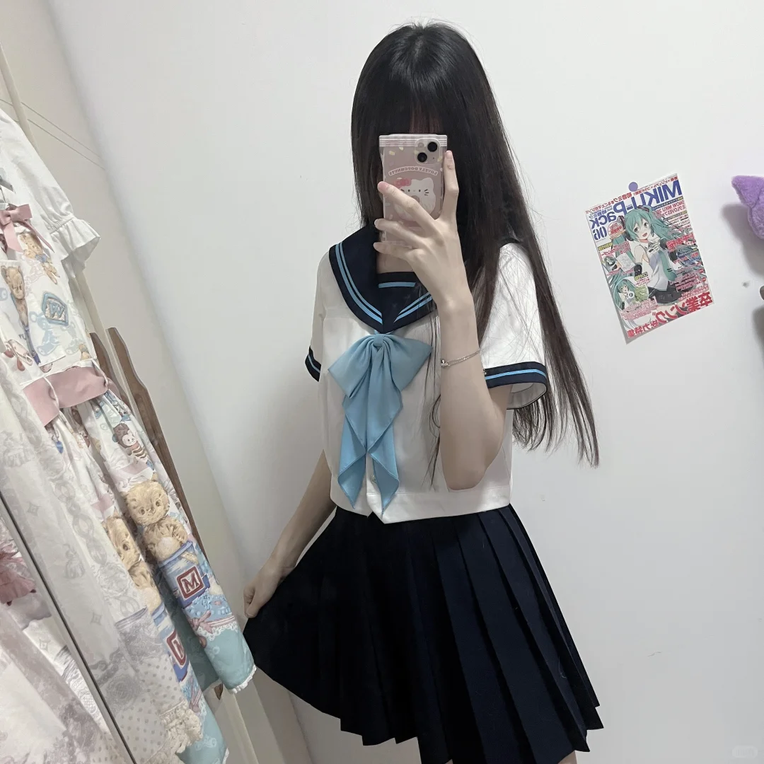 蓝色水手服真的好好看.