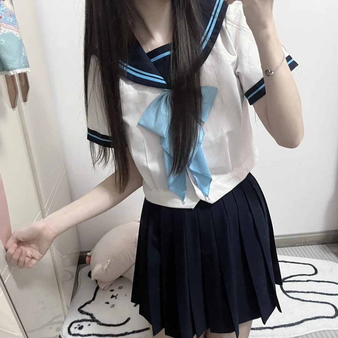 蓝色水手服真的好好看.