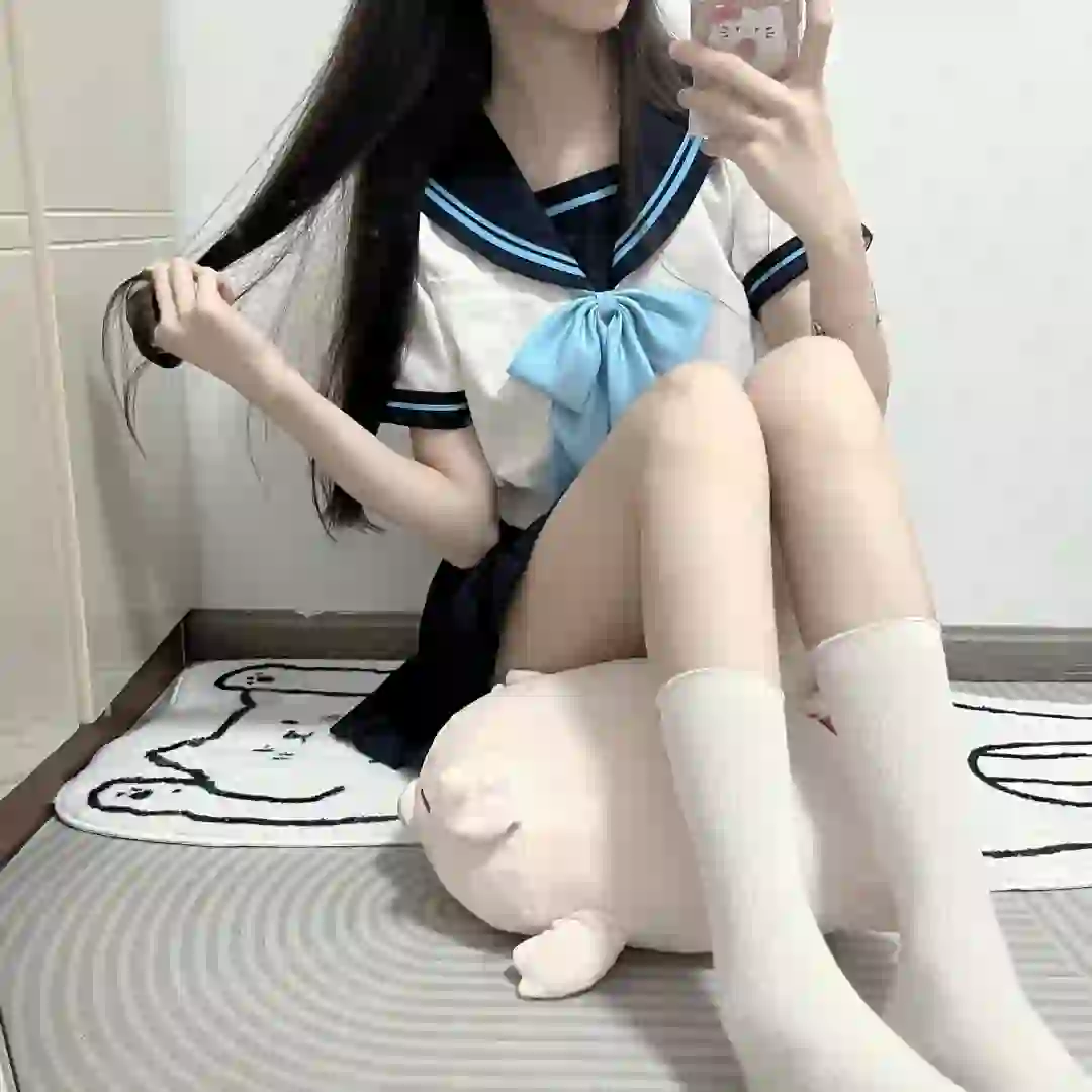 蓝色水手服真的好好看.