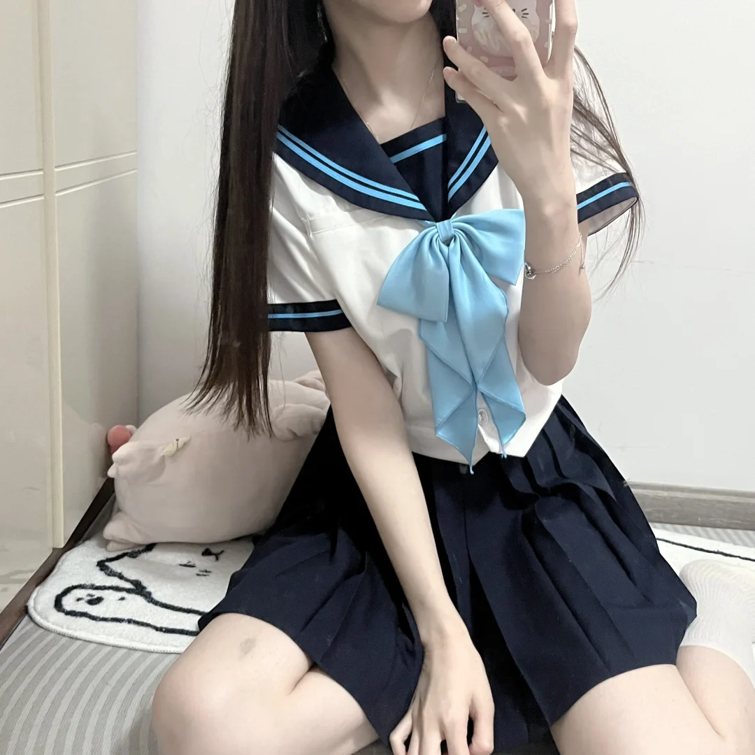 蓝色水手服真的好好看.