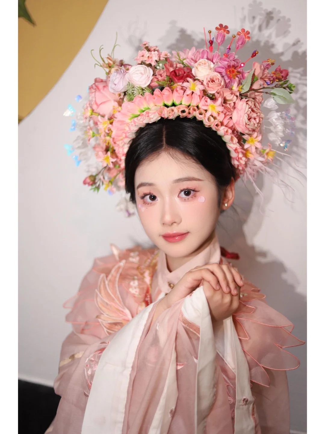 来湛江簪了个花，这也太……