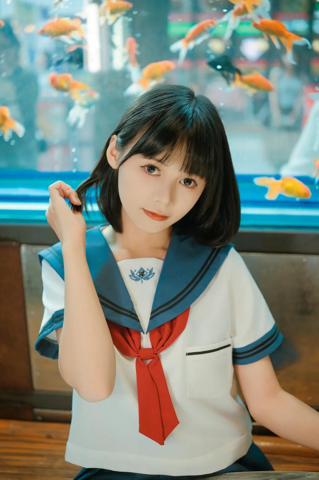 金鱼缸 × 短发JK