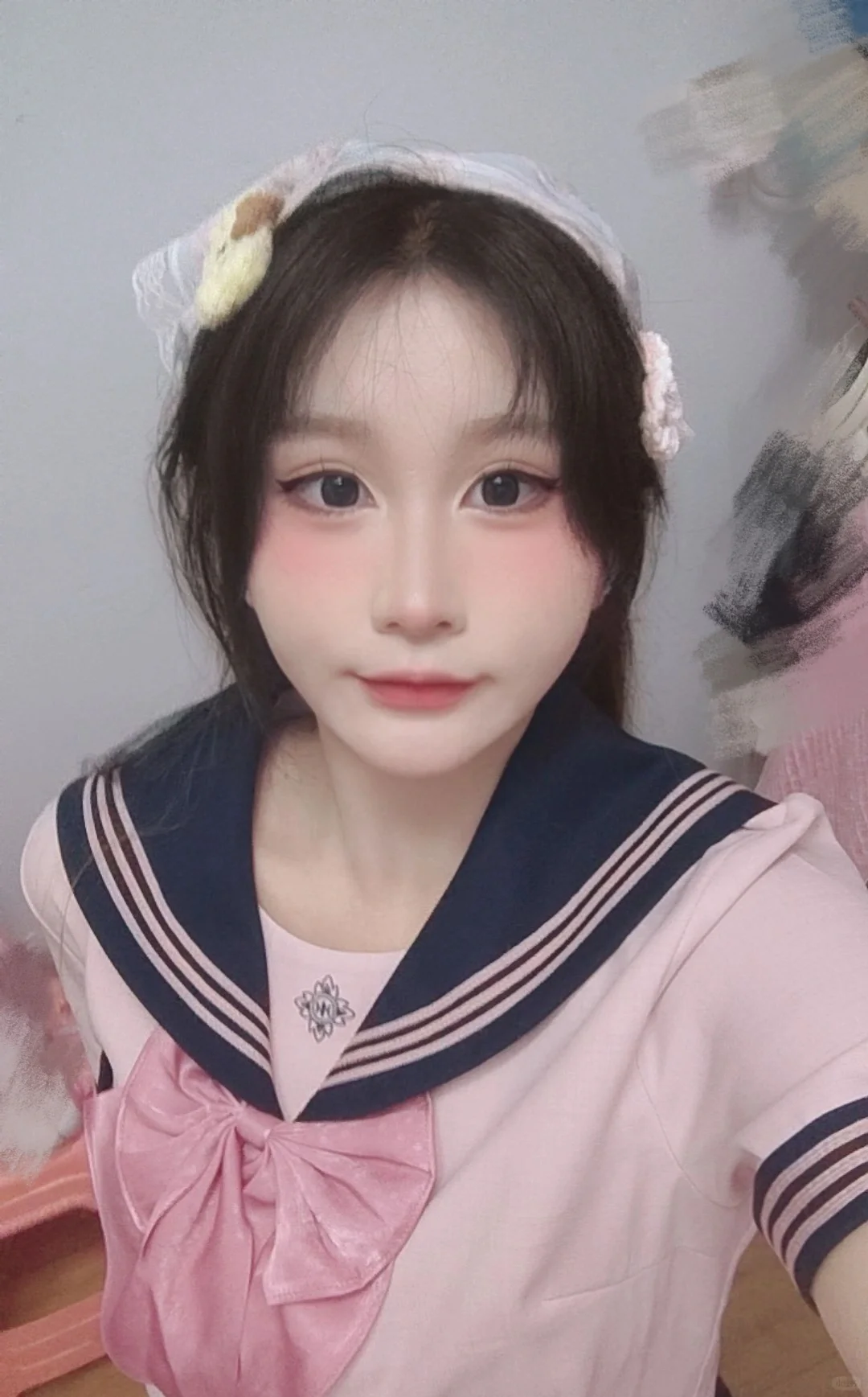 抚蝶女子