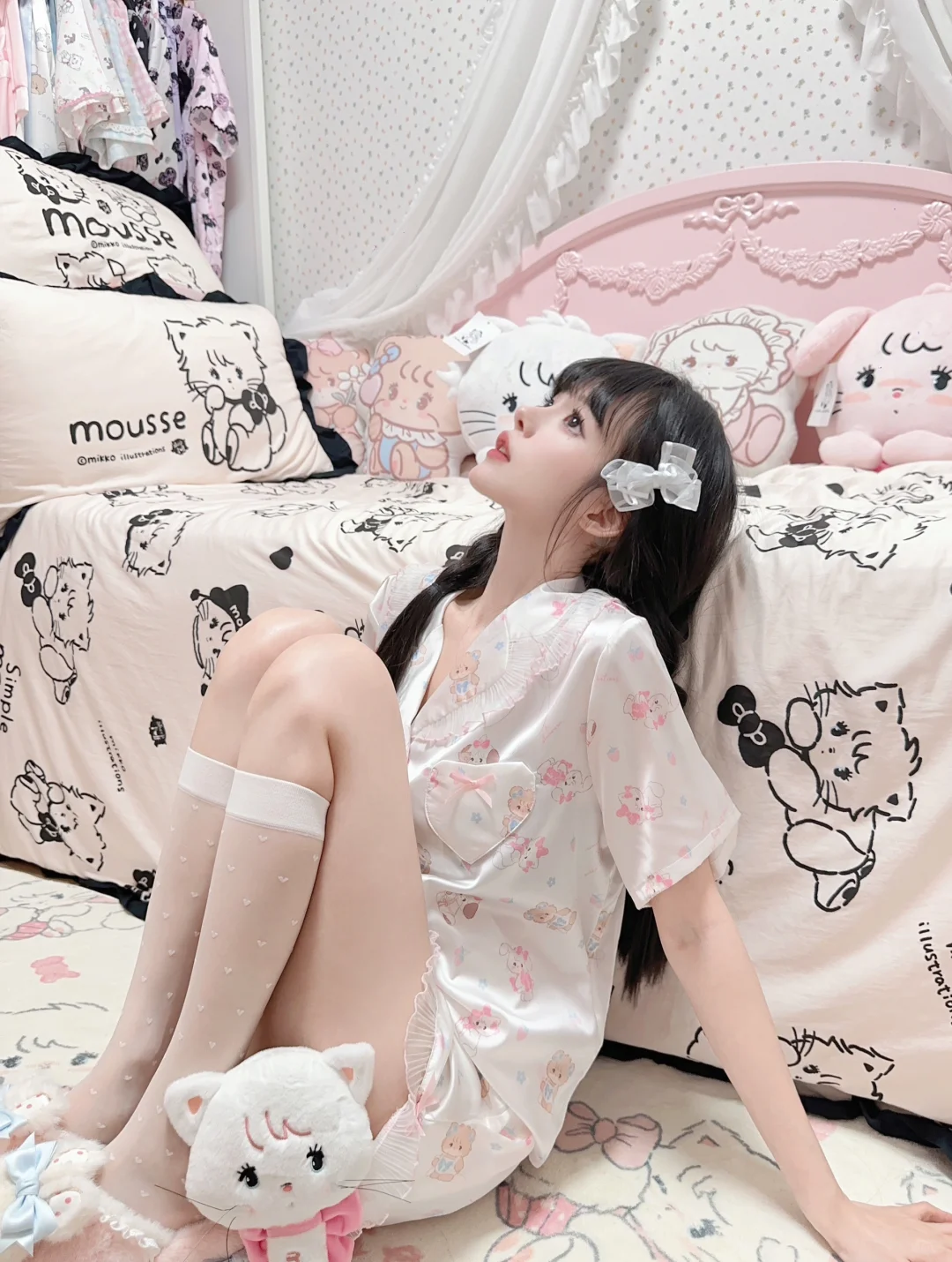 𝗣𝗶𝗻𝗸 𝘄𝗵𝗶𝘁𝗲 · 少女的心事 ♡‧₊˚ ⋆⁺