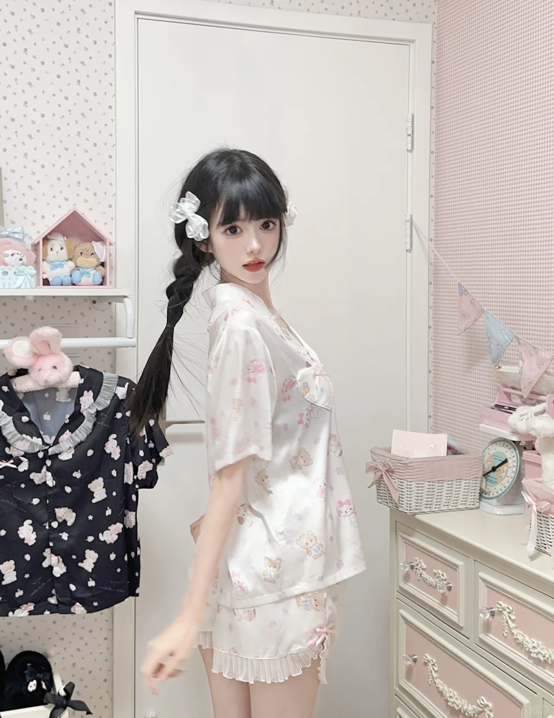 𝗣𝗶𝗻𝗸 𝘄𝗵𝗶𝘁𝗲 · 少女的心事 ♡‧₊˚ ⋆⁺