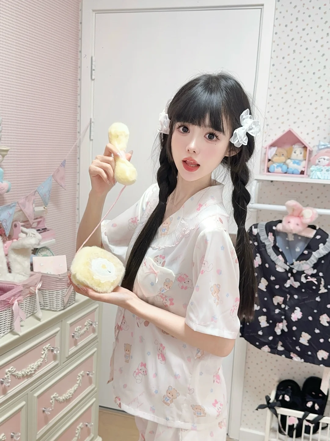 𝗣𝗶𝗻𝗸 𝘄𝗵𝗶𝘁𝗲 · 少女的心事 ♡‧₊˚ ⋆⁺