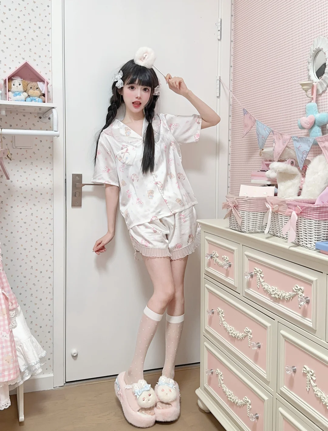 𝗣𝗶𝗻𝗸 𝘄𝗵𝗶𝘁𝗲 · 少女的心事 ♡‧₊˚ ⋆⁺