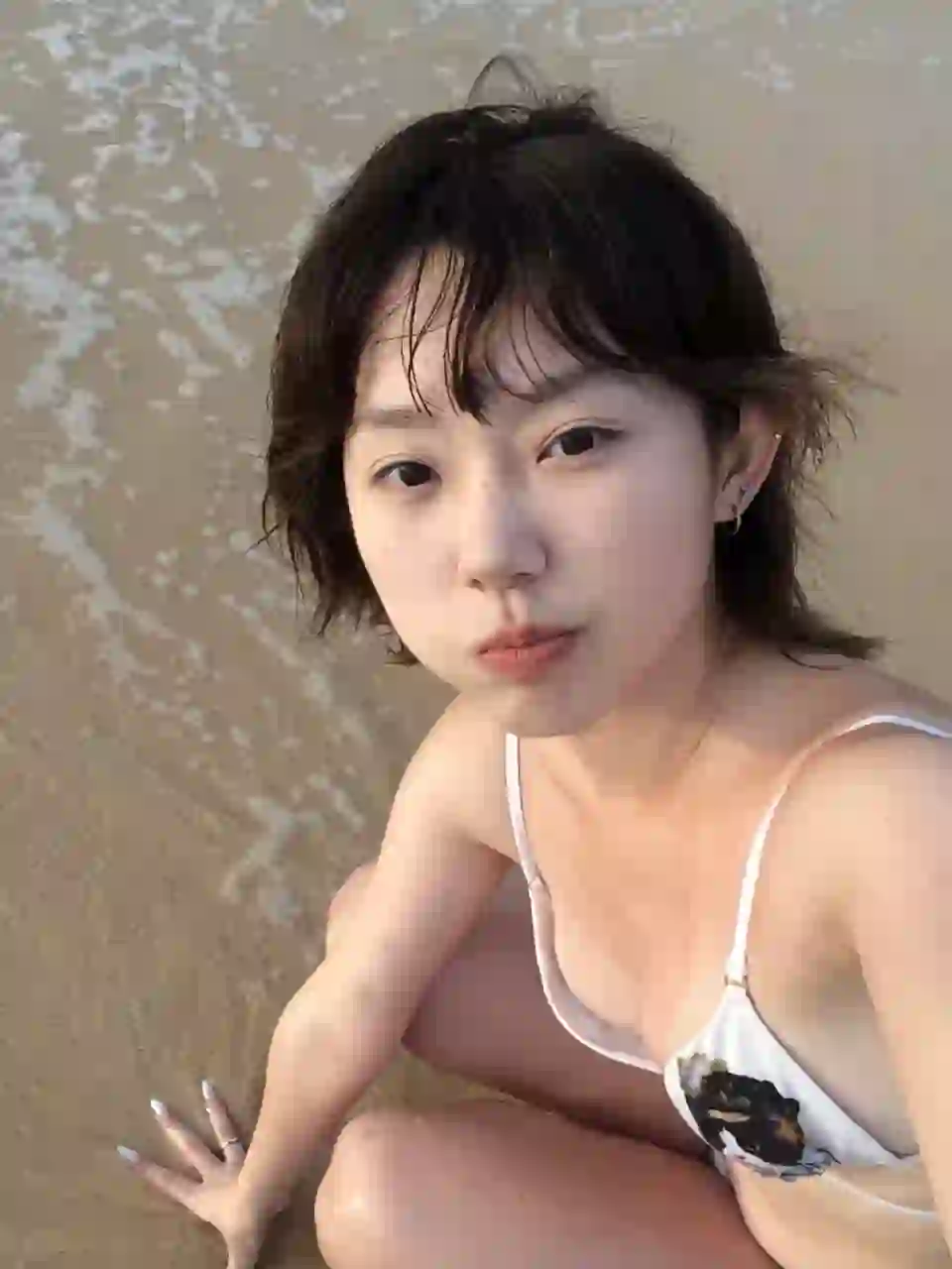 一个快乐的小女孩轻轻地晒伤了:D
