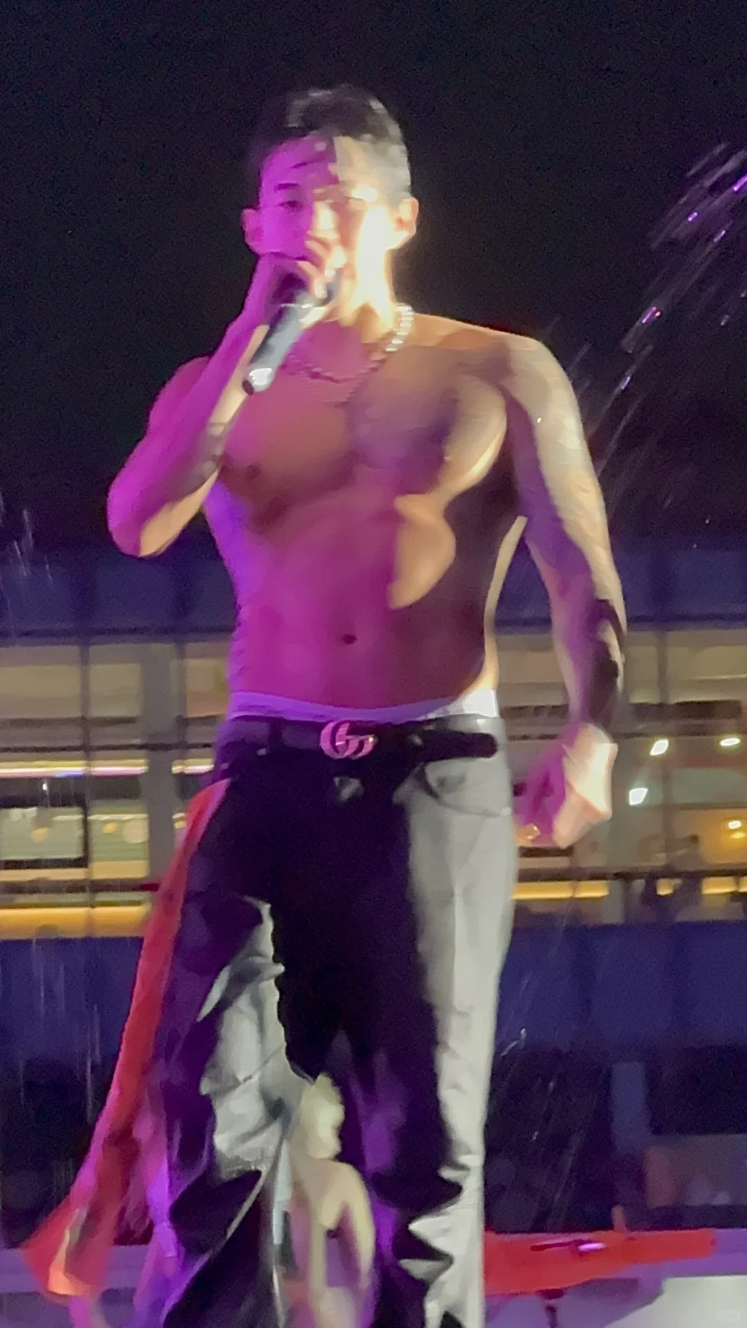 可以穿比基尼的水弹音乐节👙