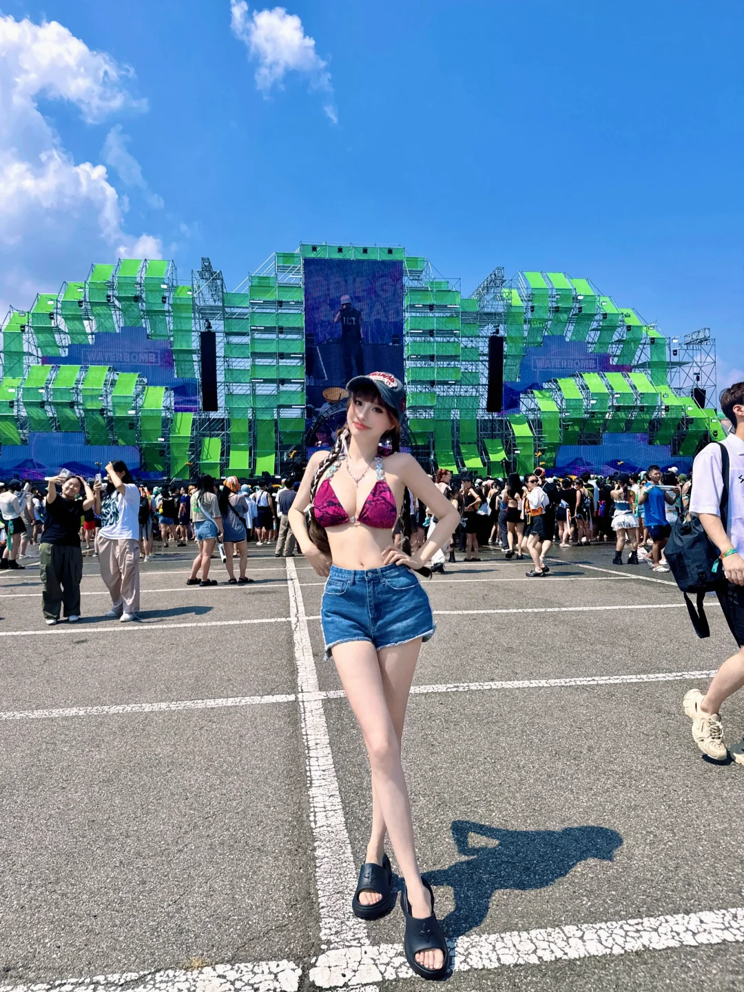 可以穿比基尼的水弹音乐节👙
