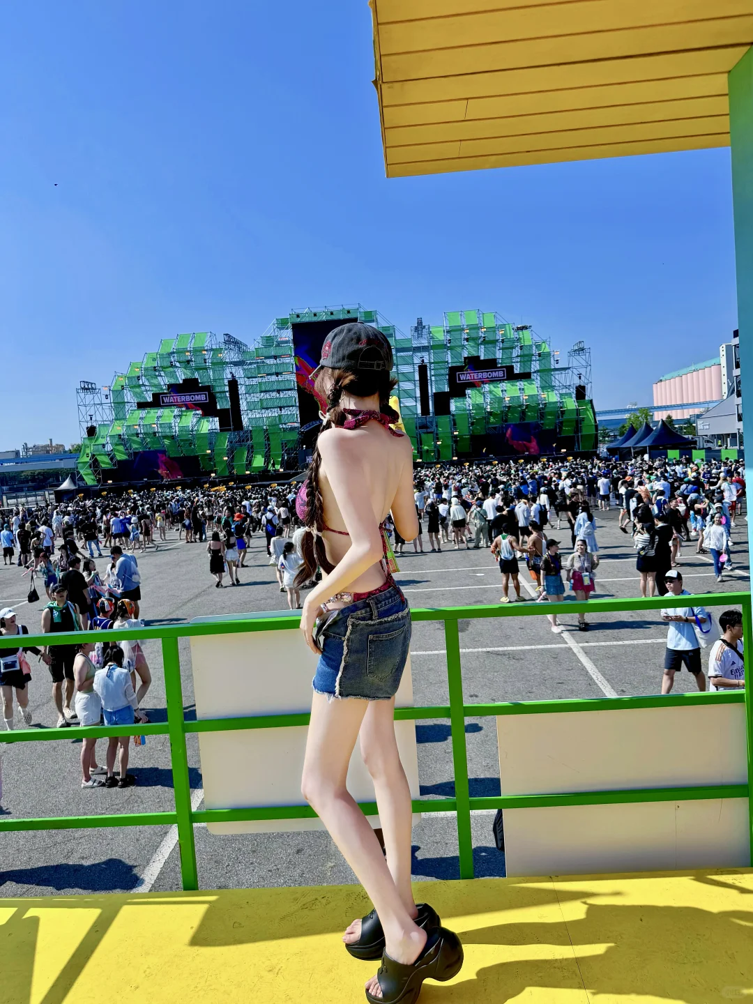可以穿比基尼的水弹音乐节👙