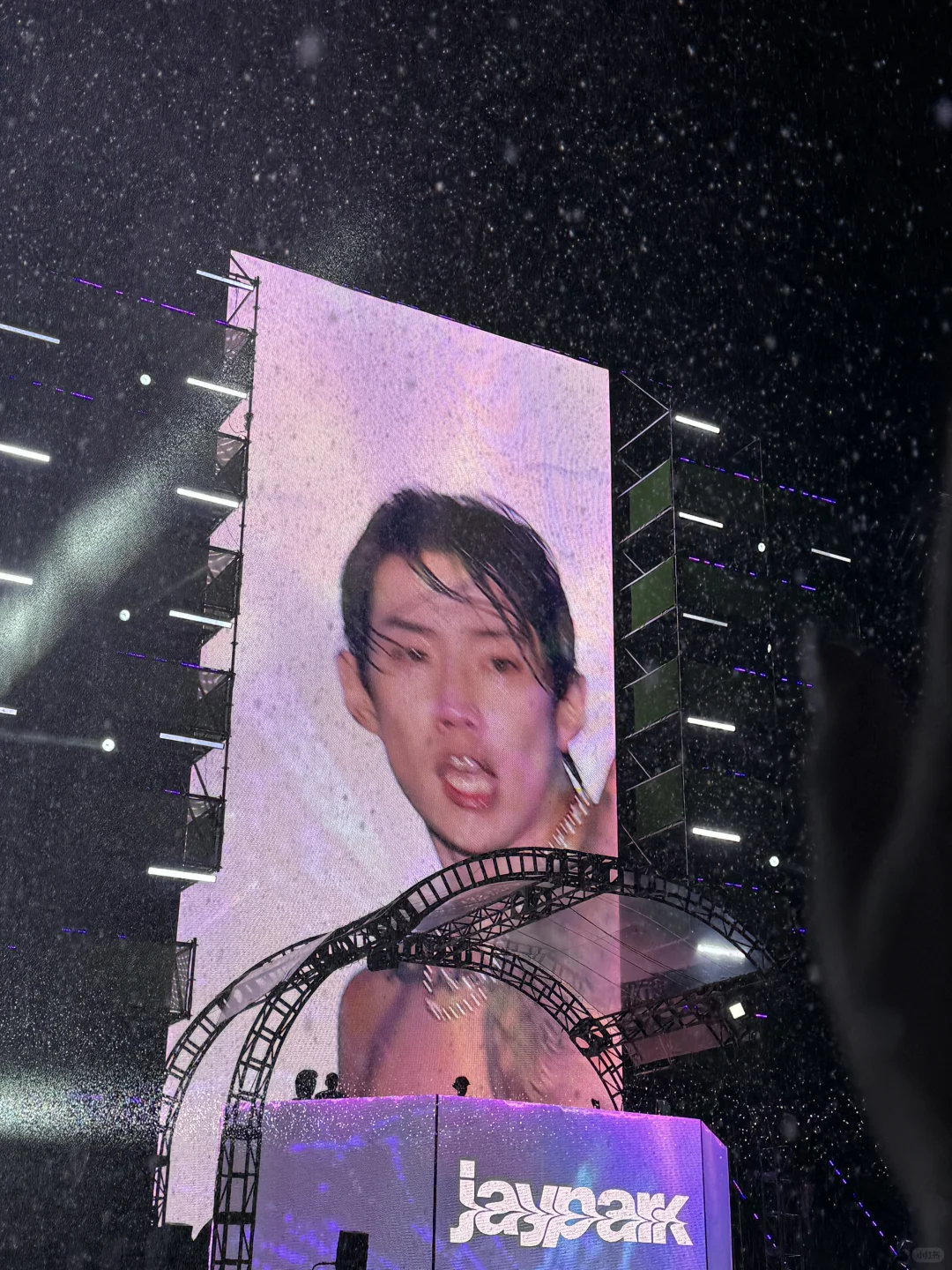 可以穿比基尼的水弹音乐节👙