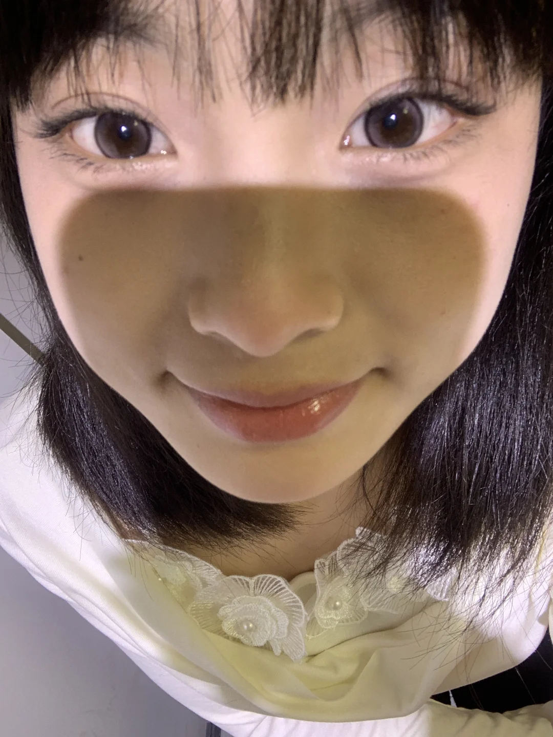 想看看甜妹的自拍都是什么样的…