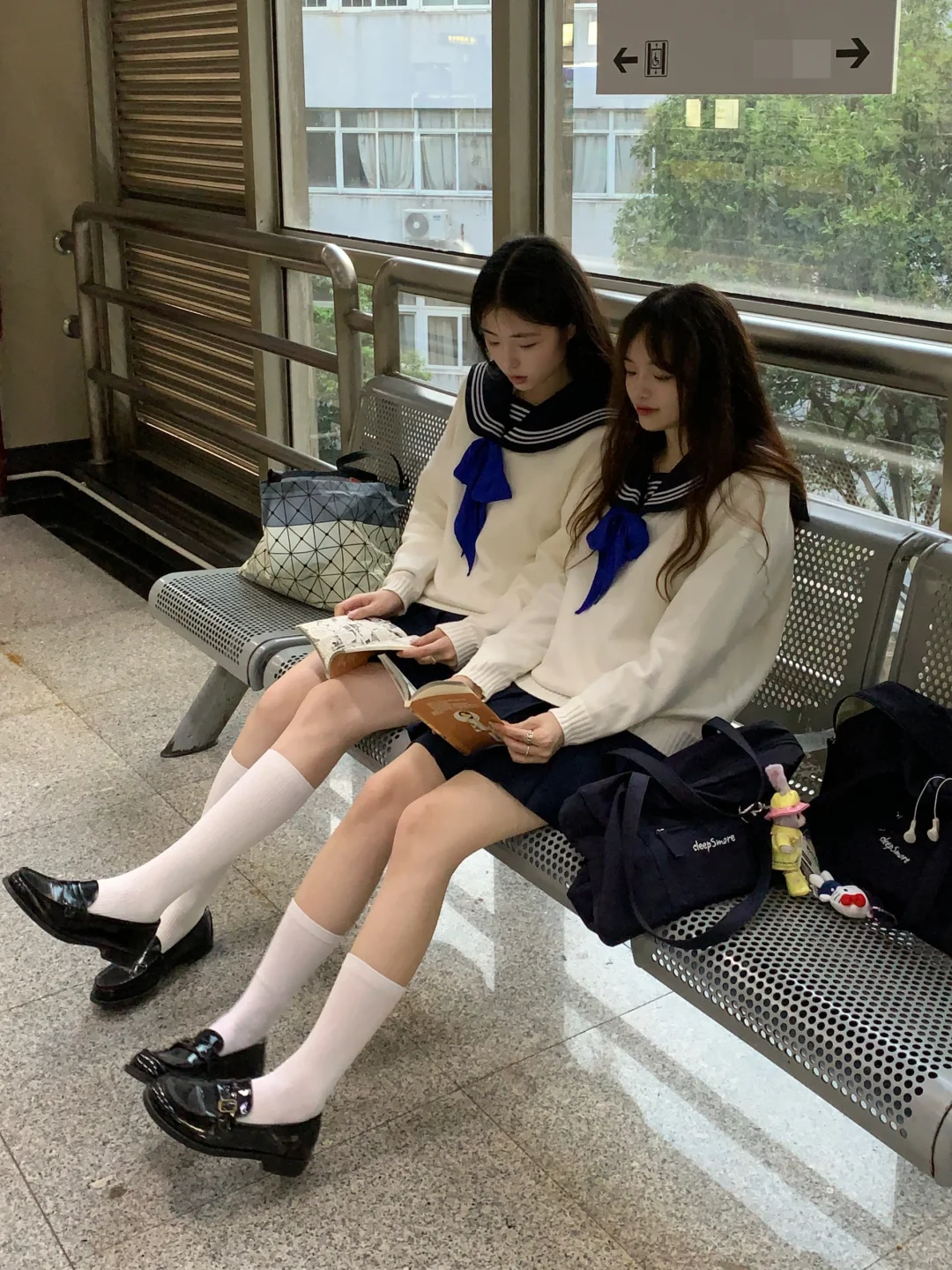 车站遇见等车的JK