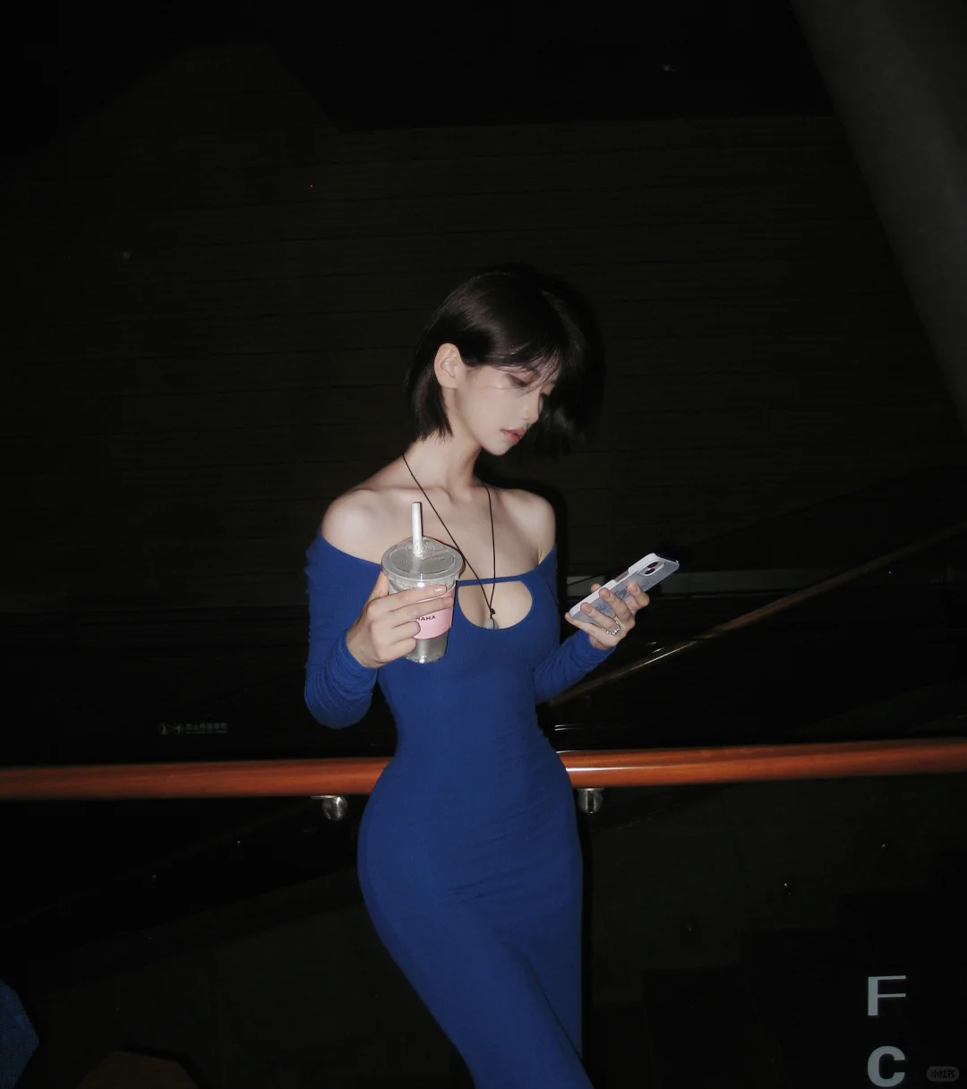 “你说蓝色是你最爱的颜色💙”