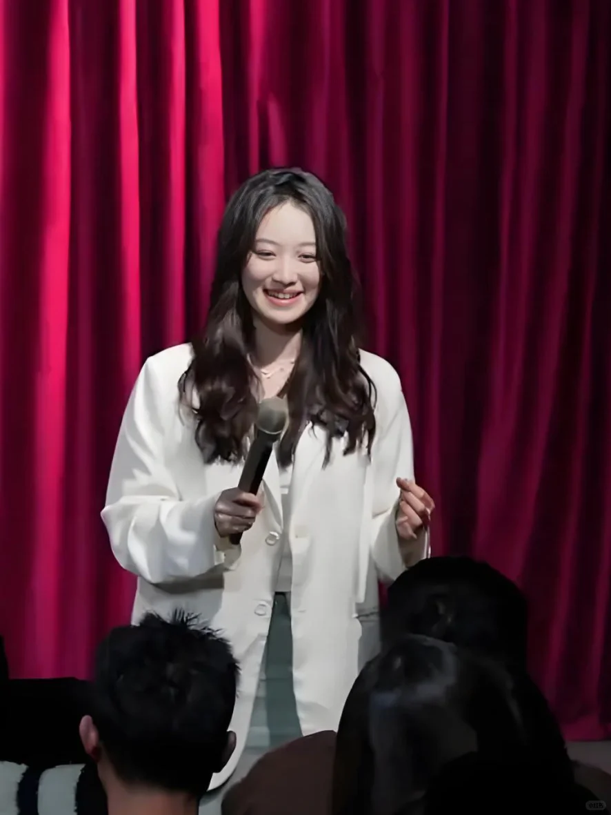 川渝女生反差萌：暴龙与甜妹为何火出圈？ ㅤ