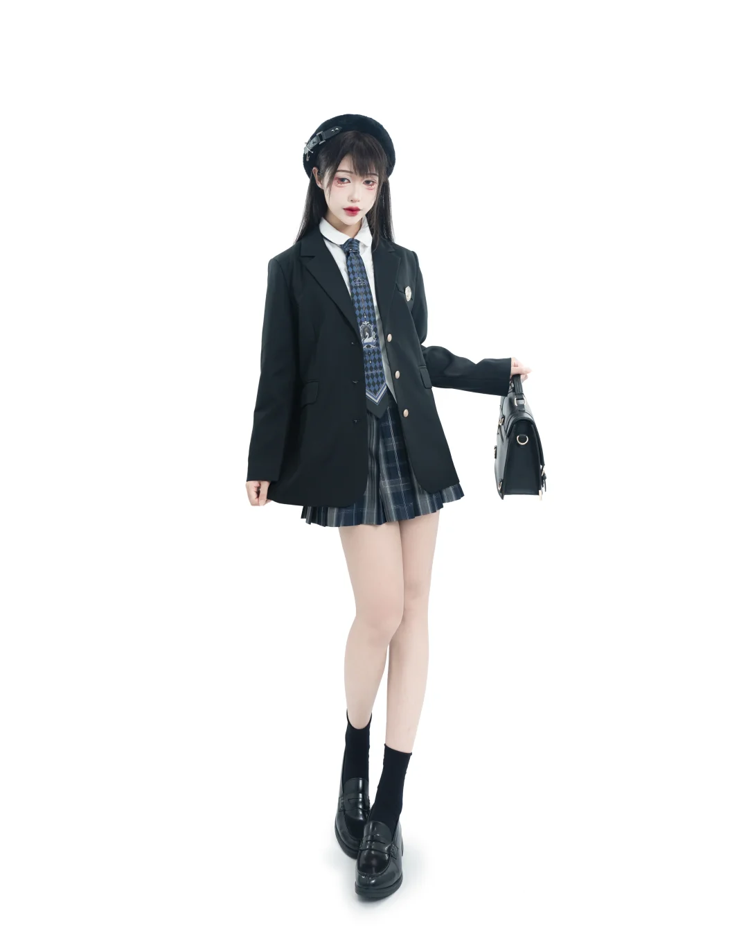 元气活泼的画报小女孩