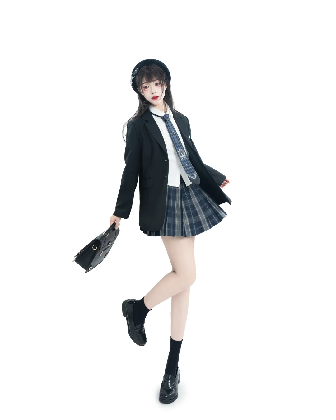 元气活泼的画报小女孩
