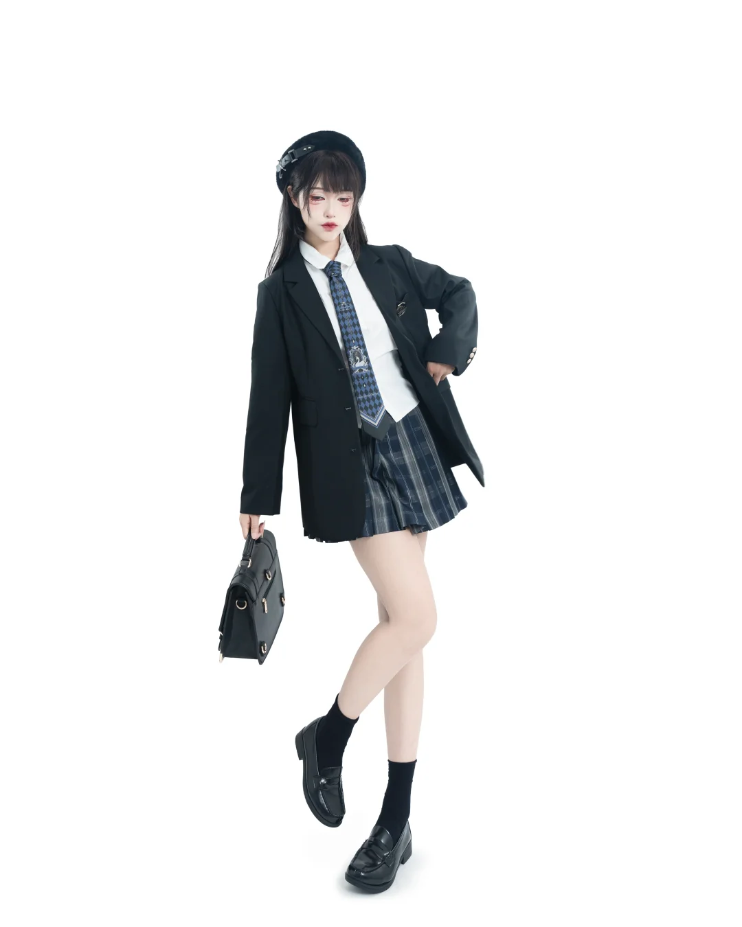 元气活泼的画报小女孩