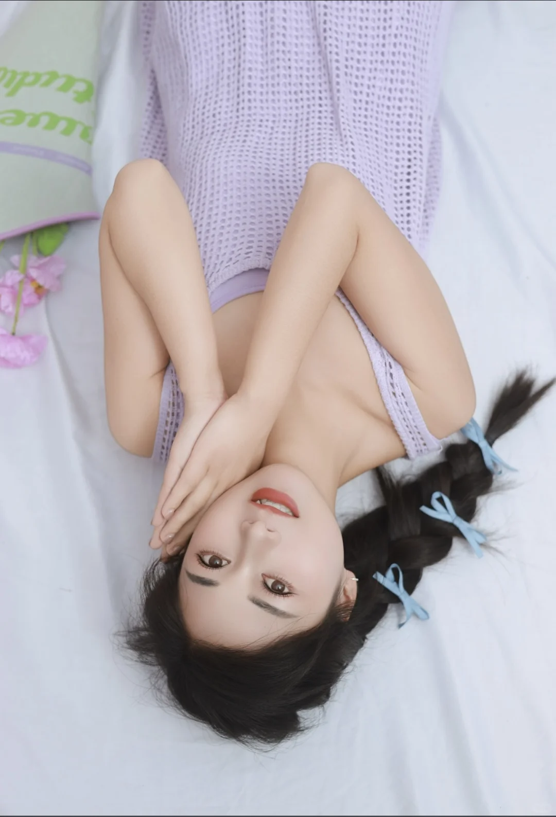 活在自己的热爱里，而非他人的眼光里。