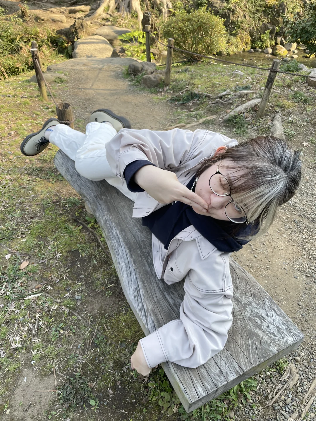 爱拍大透视的抽象女通老小画家