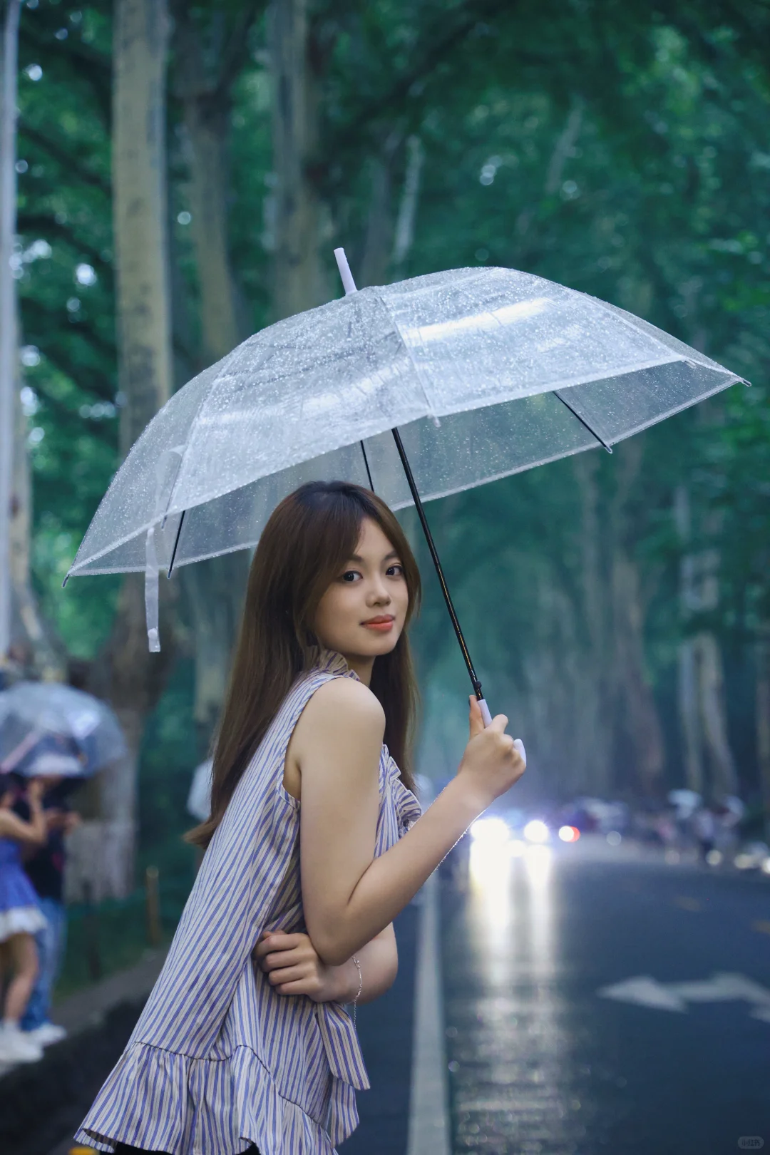 分享一组晚上拍到的甜美女大学生吧🥰🥰