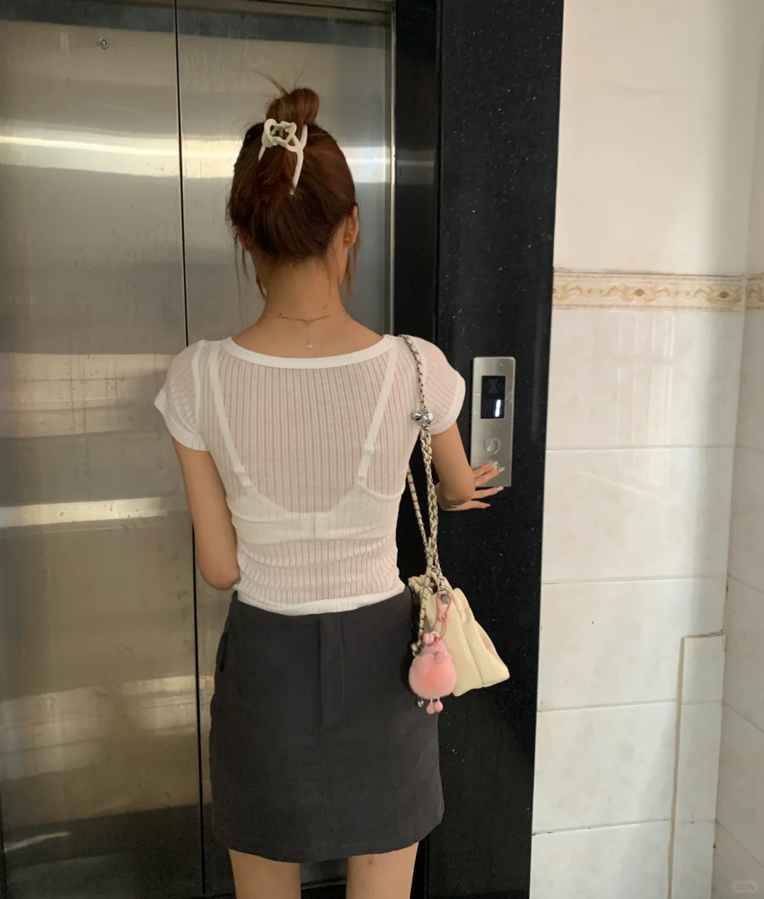 小姐姐你真的看不见自己的背后吗？？？