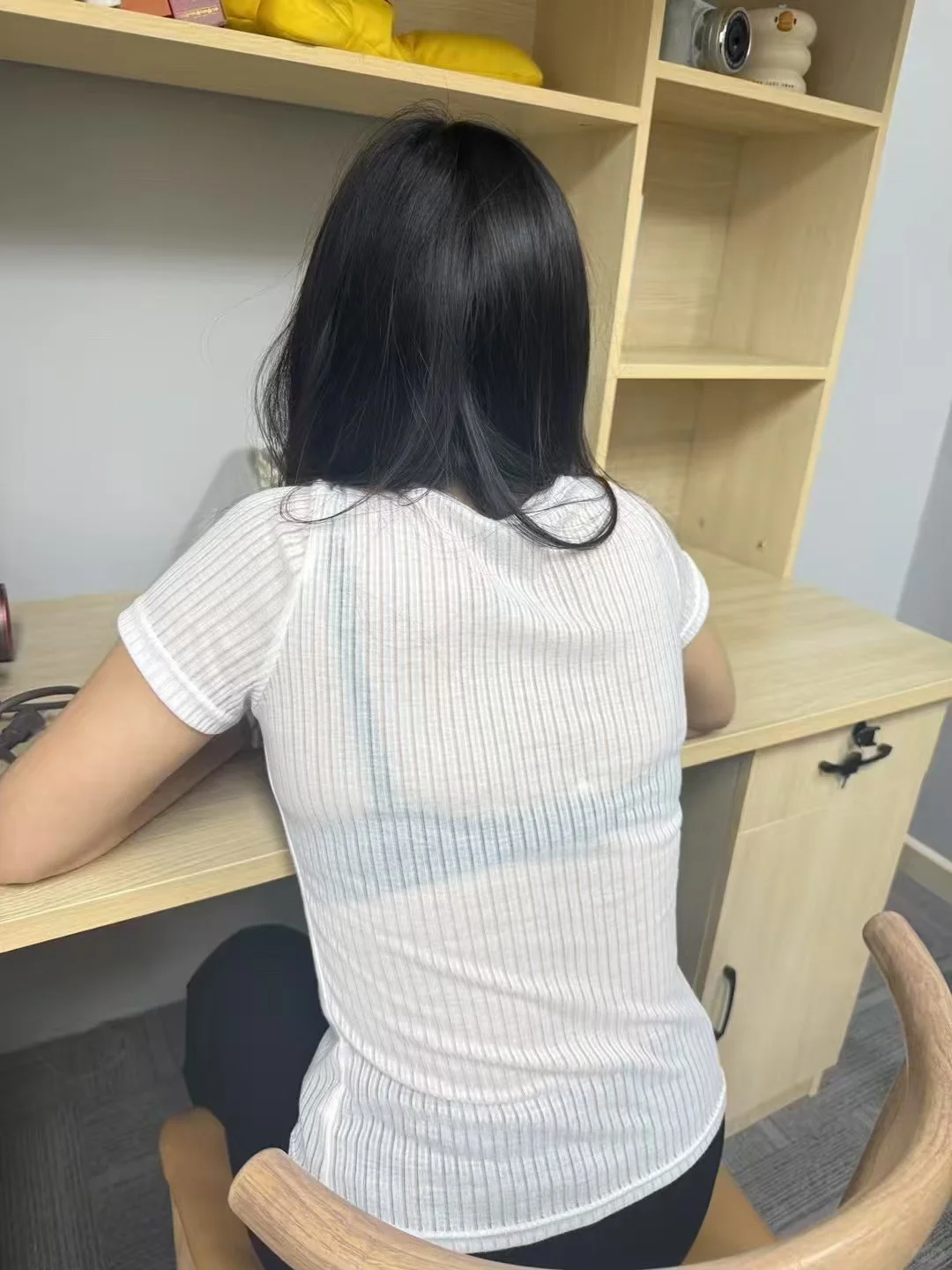 室友准备穿成这样去约会。。要不要提醒？！
