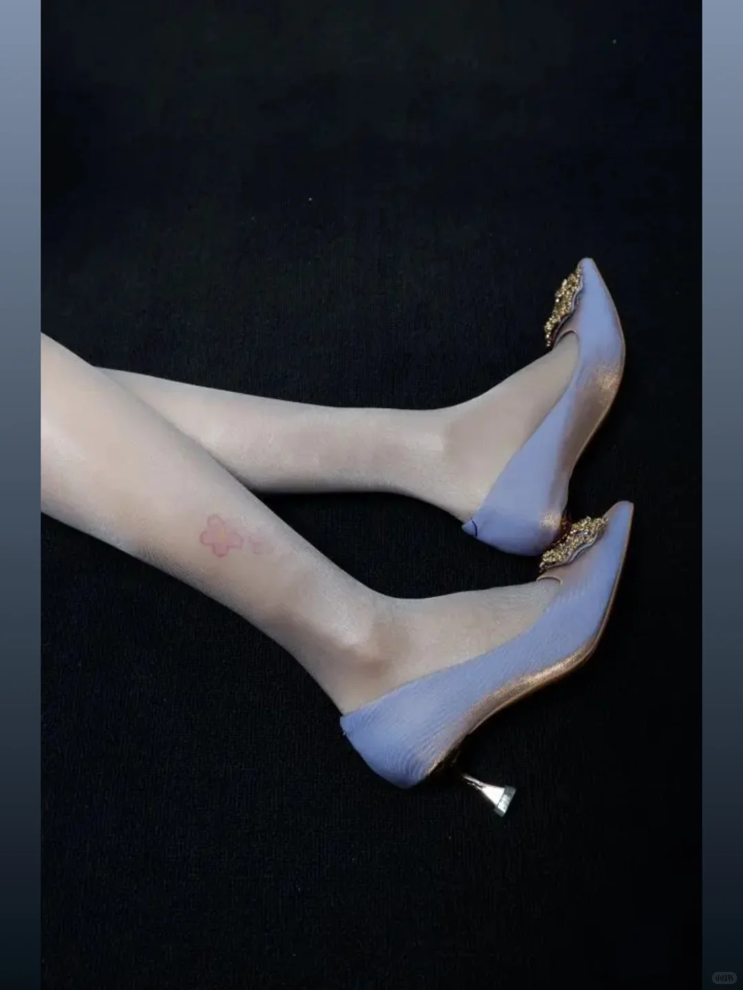 混色，近距离看躺女