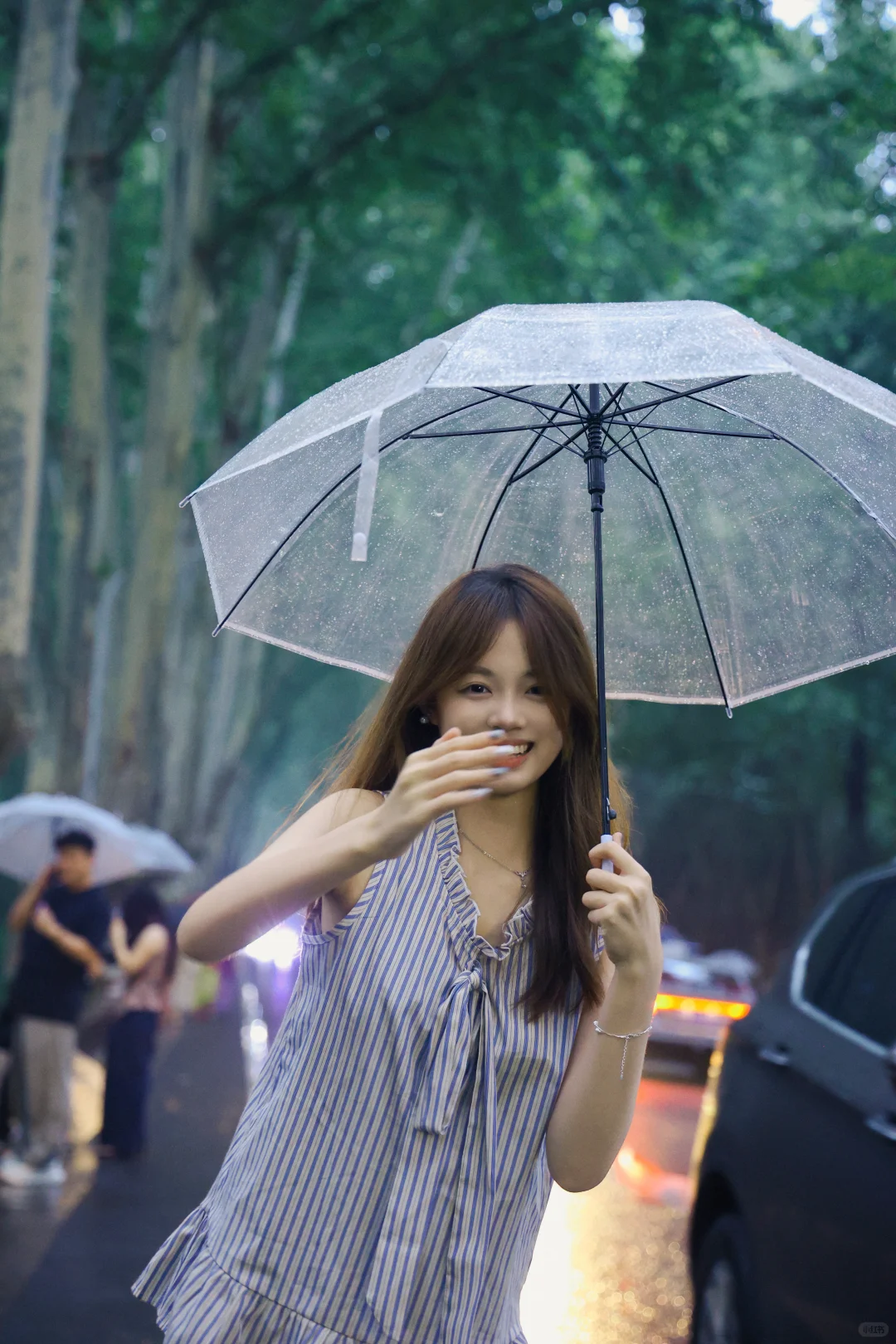 分享一组晚上拍到的甜美女大学生吧🥰🥰