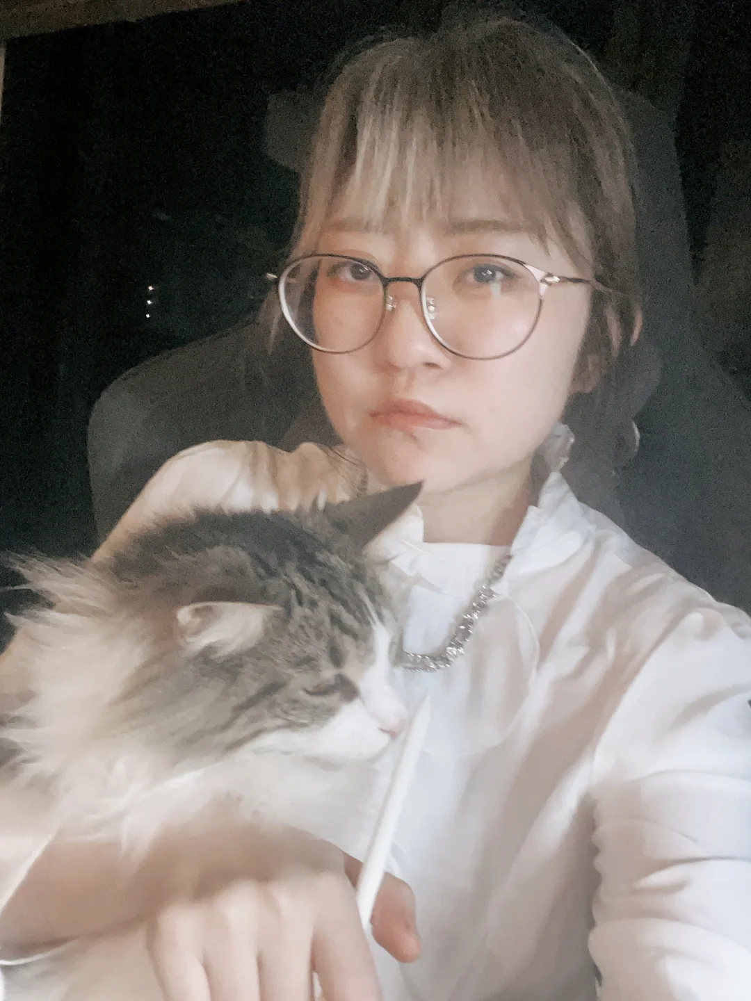 爱拍大透视的抽象女通老小画家