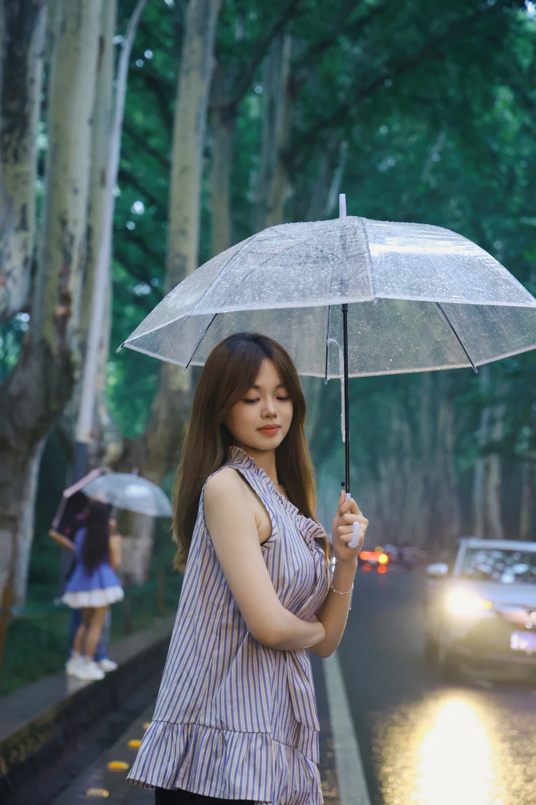 分享一组晚上拍到的甜美女大学生吧🥰🥰