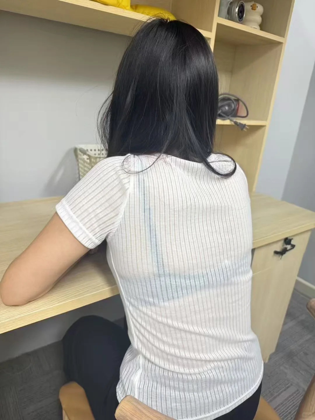 室友准备穿成这样去约会。。要不要提醒？！