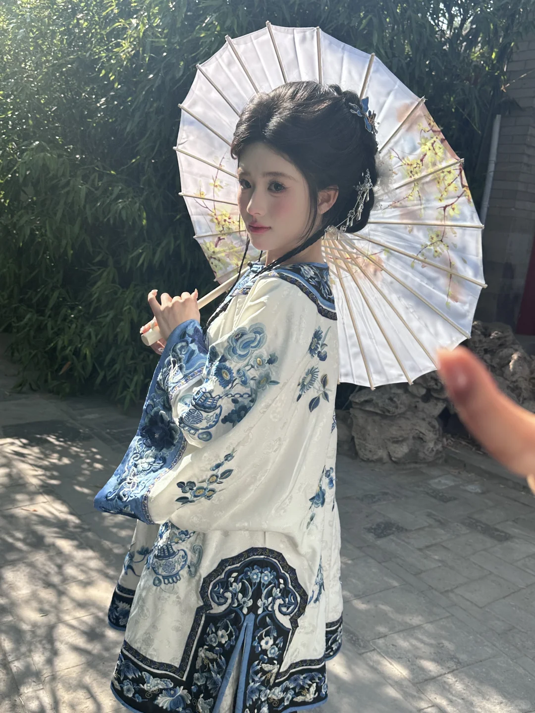 她才不是旧时代的产物！
