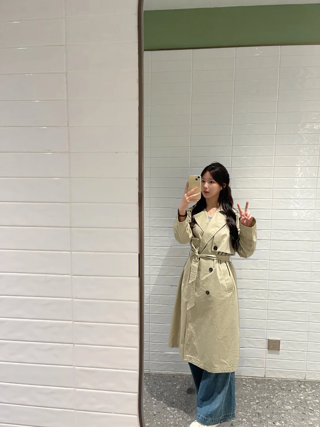 长沙女大蹲一个互勉摄影师！（照片是本人）