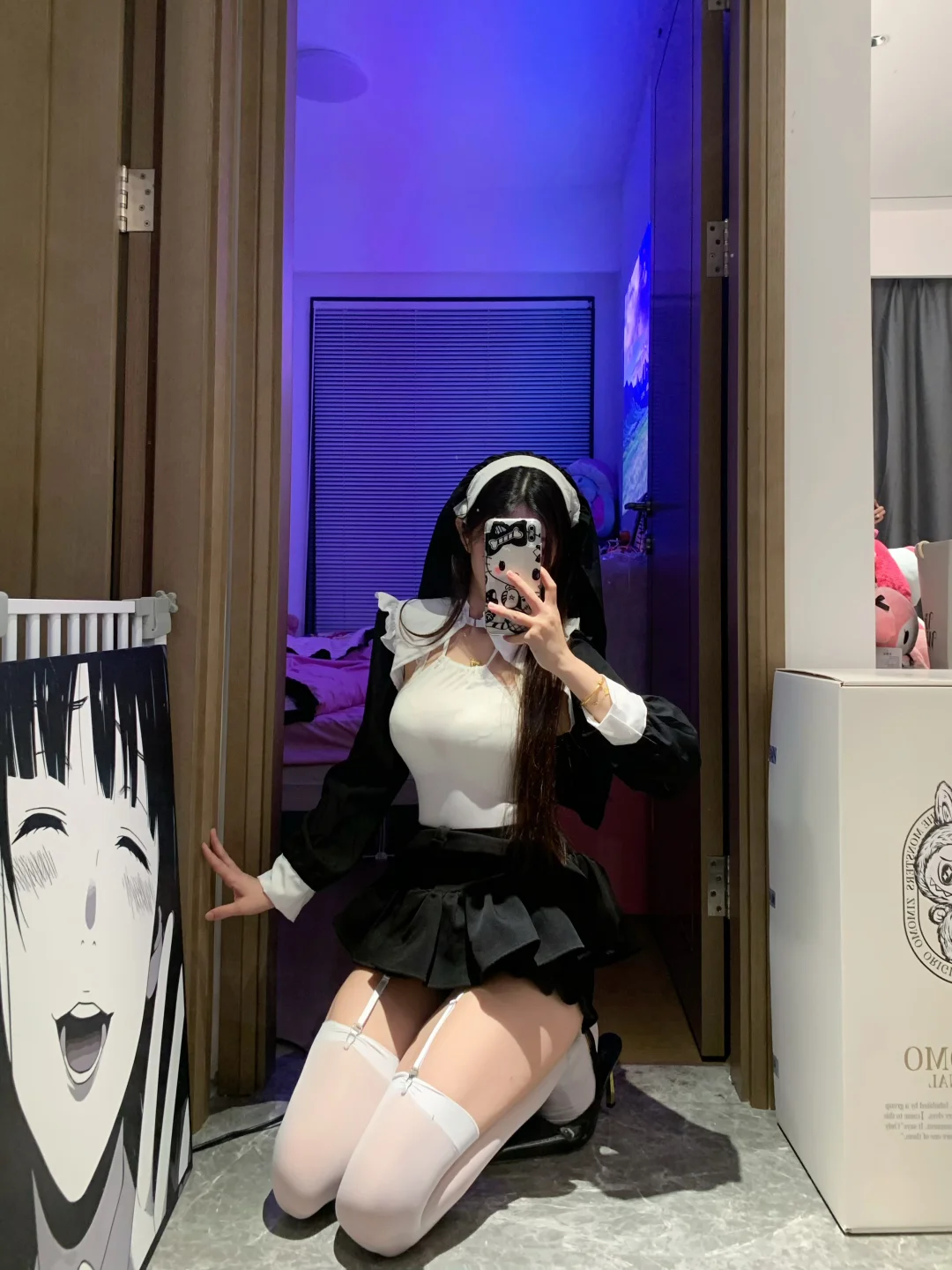 修女风穿搭对镜拍照