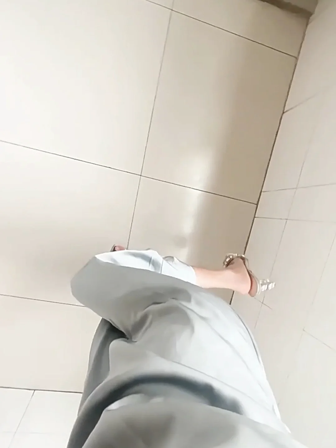 😎透明高跟拖鞋，简直是夏天的必备单品呀👠！